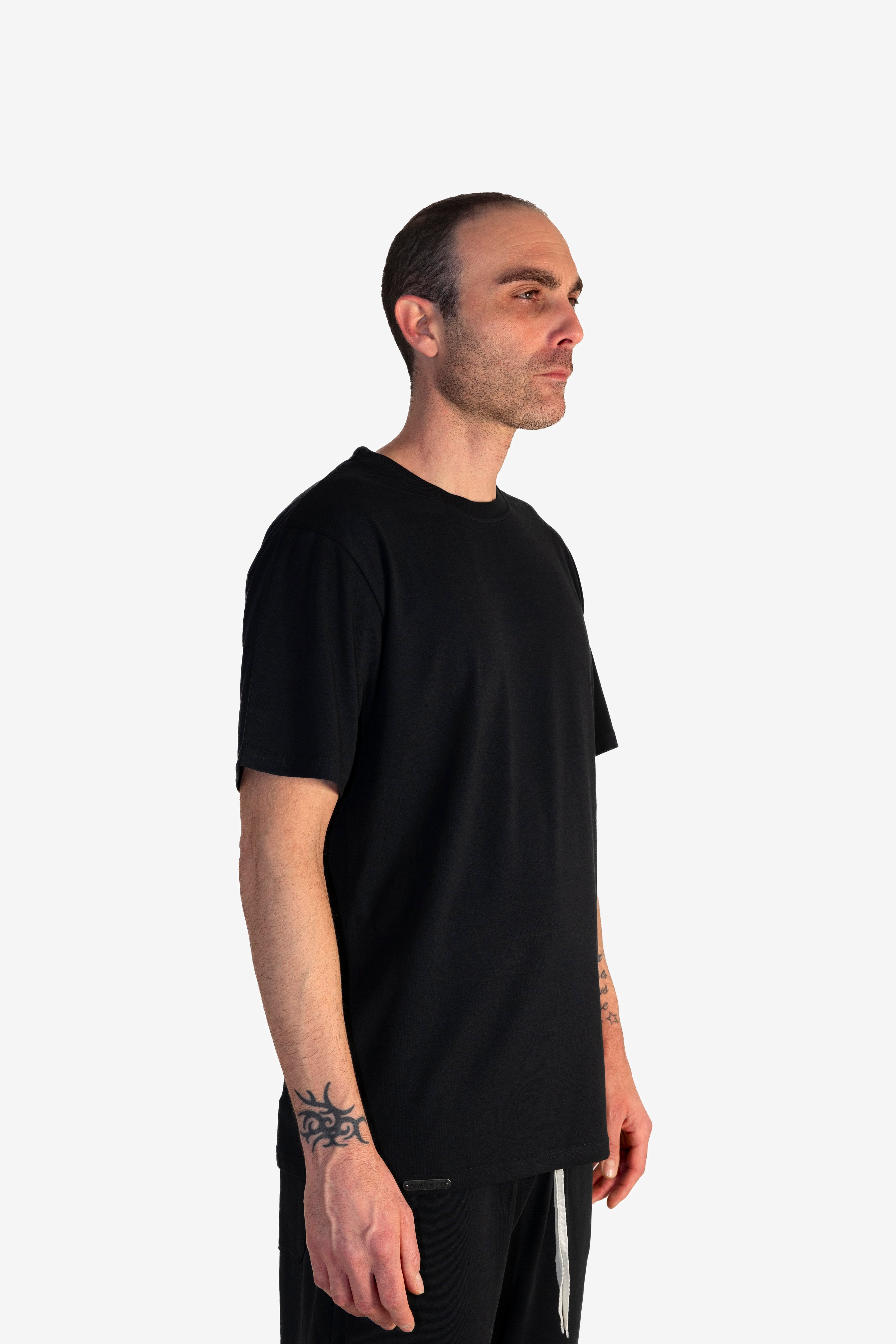 TEE CLASSIC LOGO BLACK - We Are All Ash