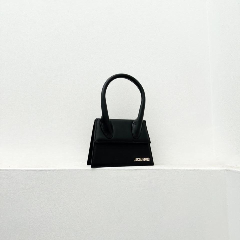 JACQUEMUS LE CHIQUITO MOYEN BAG BLACK