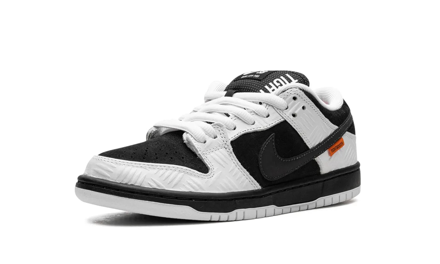 NIKE DUNK LOW SB TIGHTBOOTH