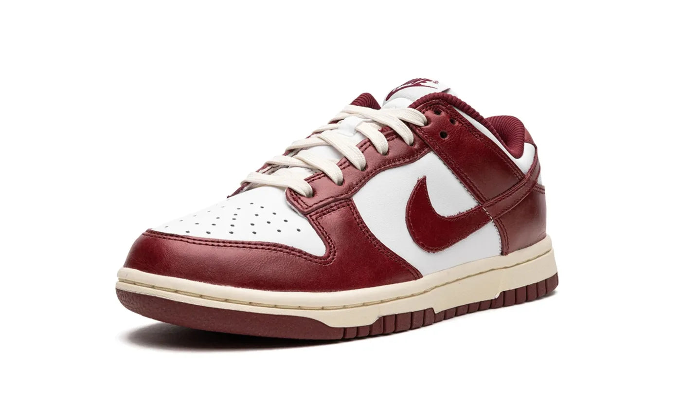 NIKE DUNK LOW PRM VINTAGE RED (W)