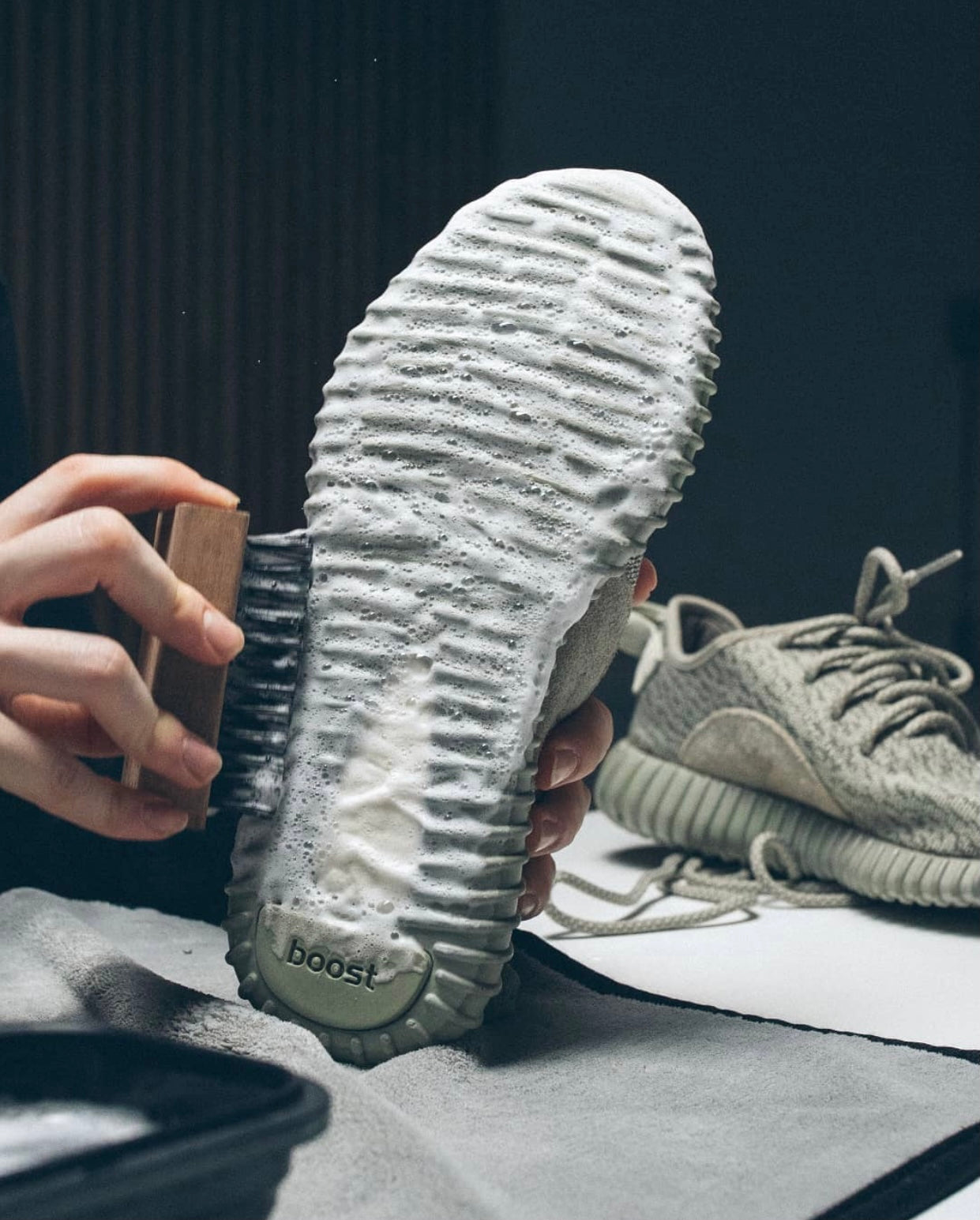 Adidas yeezy boost 350 nere punta bianca online